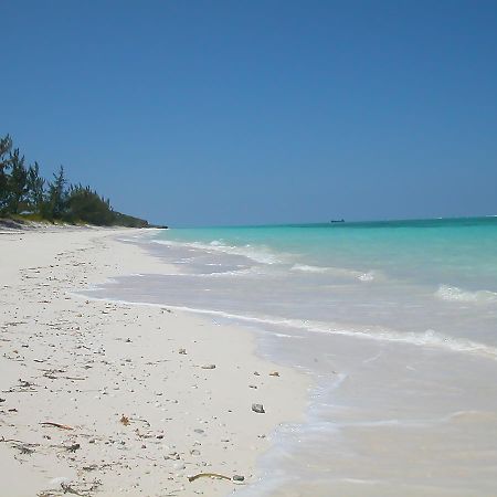 Hollywood Beach Suites Turks And Caicos Whitby Kemudahan gambar