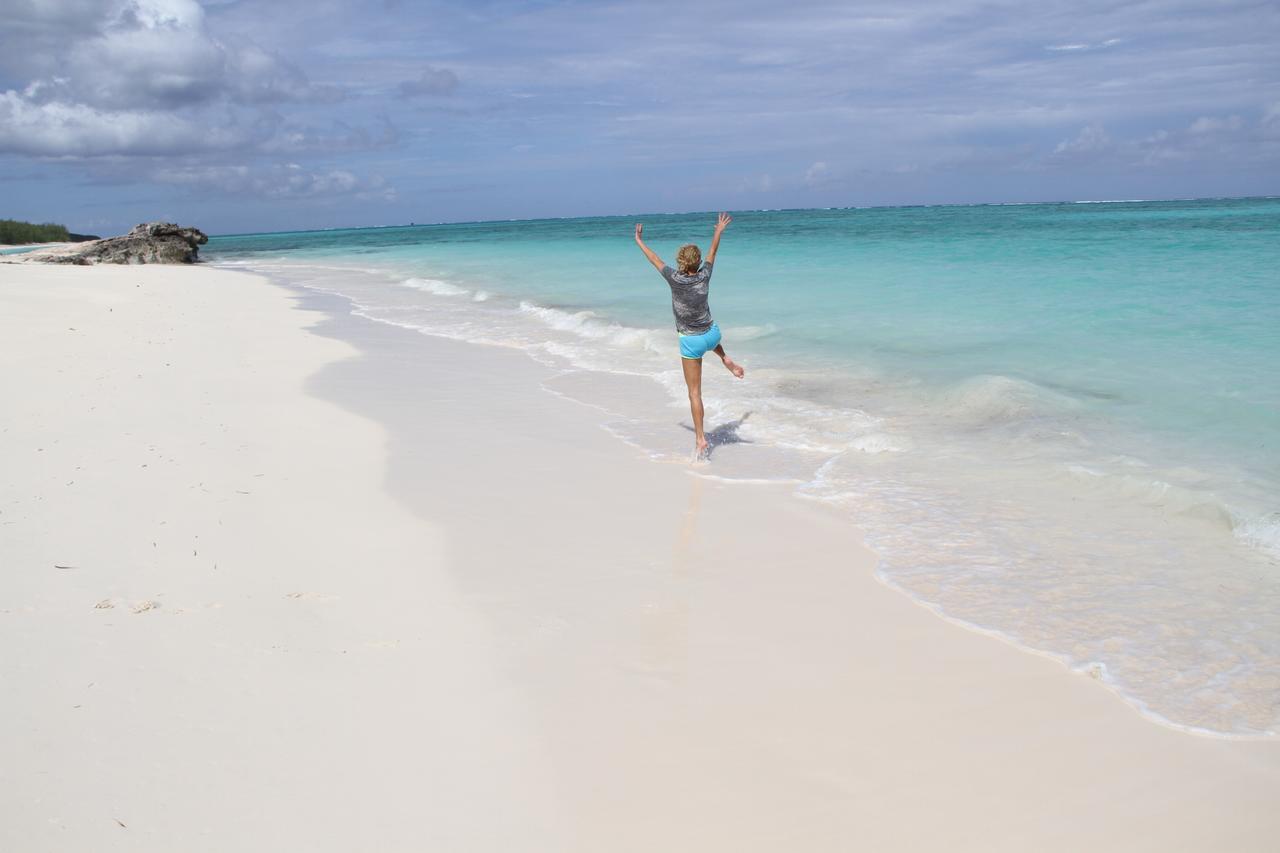 Hollywood Beach Suites Turks And Caicos Whitby Luaran gambar