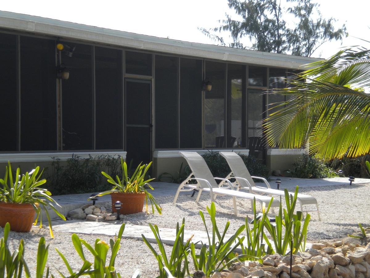 Hollywood Beach Suites Turks And Caicos Whitby Luaran gambar